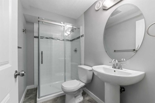625 Midtown Place, Airdrie, AB - Indoor Photo Showing Bathroom