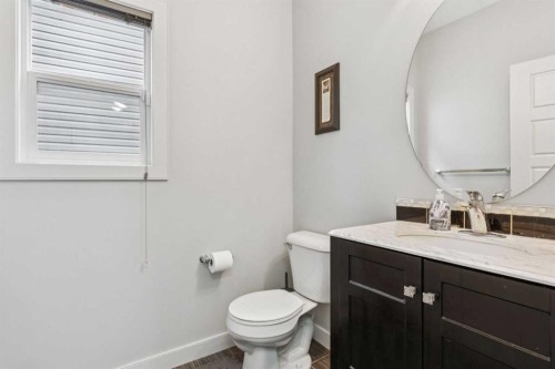 325 Evanspark Gardens Nw, Calgary, AB - Indoor Photo Showing Bathroom