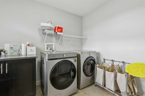 325 Evanspark Gardens Nw, Calgary, AB - Indoor Photo Showing Laundry Room
