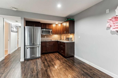 325 Evanspark Gardens Nw, Calgary, AB - Indoor Photo Showing Kitchen