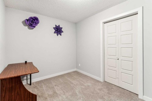 325 Evanspark Gardens Nw, Calgary, AB - Indoor Photo Showing Other Room