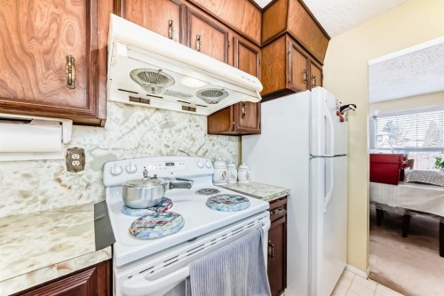 557 Rundleville Place Ne, Calgary, AB - Indoor Photo Showing Kitchen