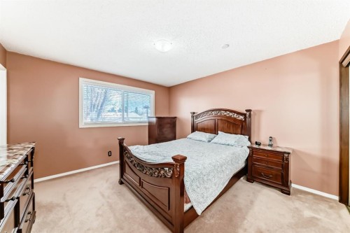 557 Rundleville Place Ne, Calgary, AB - Indoor Photo Showing Bedroom