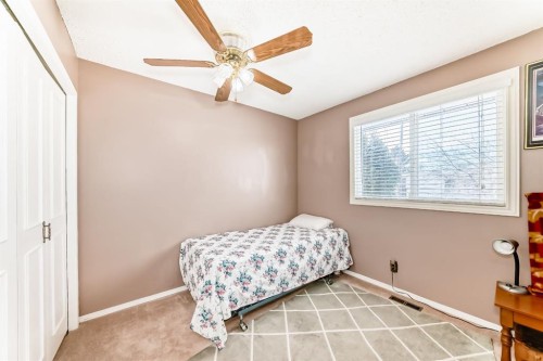 557 Rundleville Place Ne, Calgary, AB - Indoor Photo Showing Bedroom