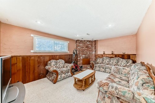 557 Rundleville Place Ne, Calgary, AB - Indoor Photo Showing Living Room