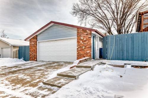 557 Rundleville Place Ne, Calgary, AB - Outdoor