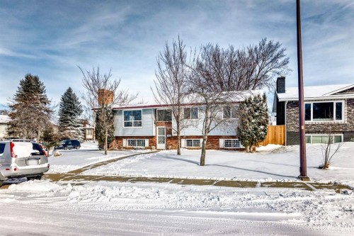 557 Rundleville Place Ne, Calgary, AB - Outdoor