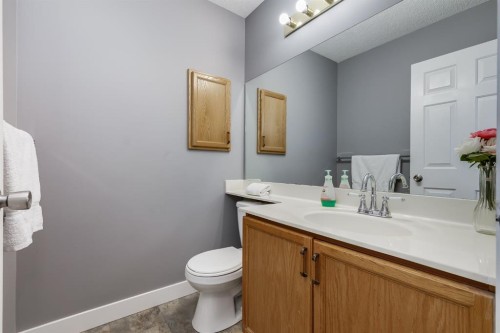 120 Hidden Ranch Crescent Nw, Calgary, AB - Indoor Photo Showing Bathroom