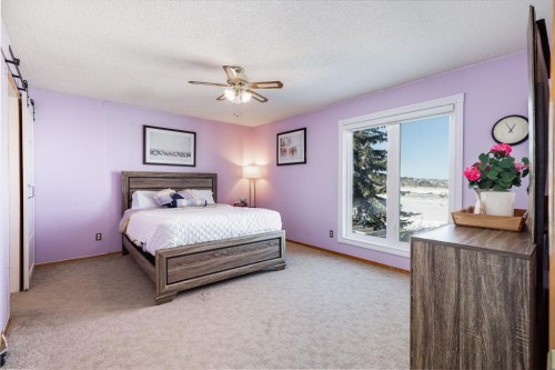 120 Hidden Ranch Crescent Nw, Calgary, AB - Indoor Photo Showing Bedroom
