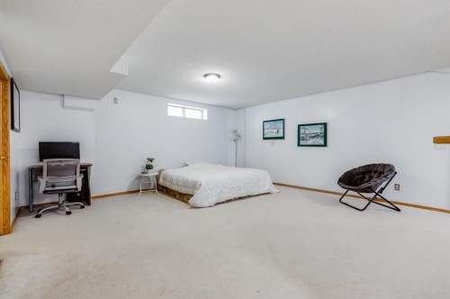 120 Hidden Ranch Crescent Nw, Calgary, AB - Indoor Photo Showing Bedroom