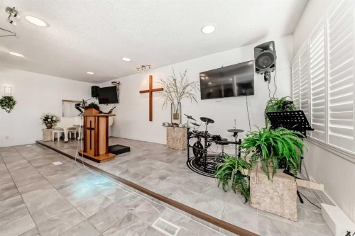 1810 10 Avenue Ne, Calgary, AB 