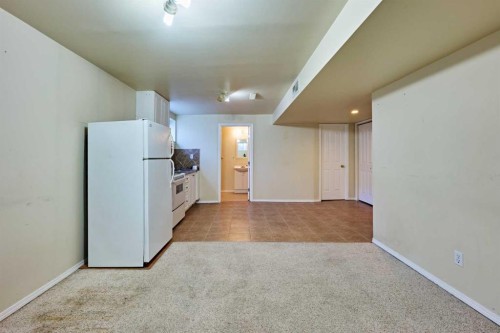 215 Coventry Green Ne, Calgary, AB - Indoor Photo Showing Other Room