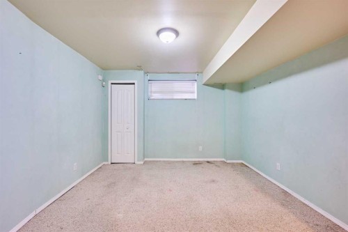215 Coventry Green Ne, Calgary, AB - Indoor Photo Showing Other Room