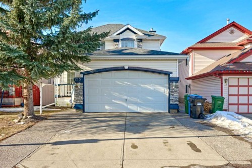 215 Coventry Green Ne, Calgary, AB - Outdoor