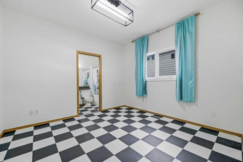 145 Covebrook Close, Calgary, AB - Indoor Photo Showing Bedroom