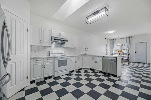 145 Covebrook Close, Calgary, AB - Indoor Photo Showing Kitchen