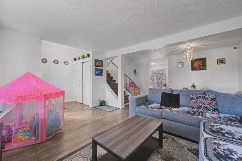 332 Abinger Crescent Ne, Calgary, AB - Indoor Photo Showing Living Room