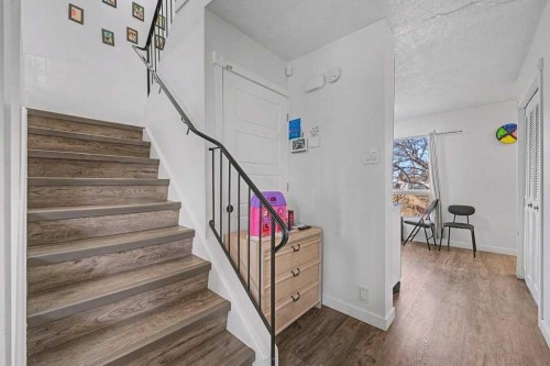 332 Abinger Crescent Ne, Calgary, AB - Indoor Photo Showing Other Room