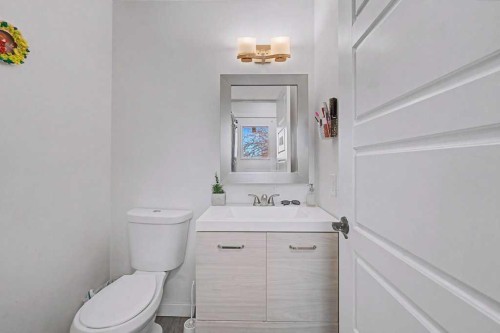 332 Abinger Crescent Ne, Calgary, AB - Indoor Photo Showing Bathroom