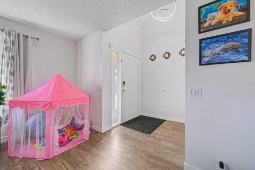 332 Abinger Crescent Ne, Calgary, AB - Indoor Photo Showing Other Room