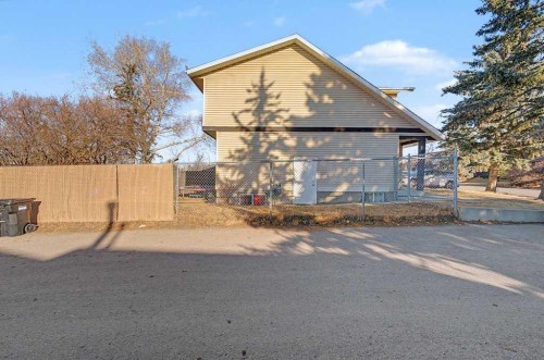 332 Abinger Crescent Ne, Calgary, AB - Outdoor