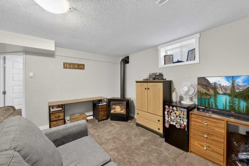 2110 16 Avenue, Didsbury, AB - Indoor