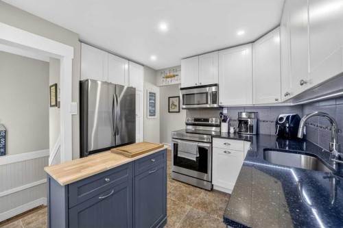 2110 16 Avenue, Didsbury, AB - Indoor Photo Showing Kitchen
