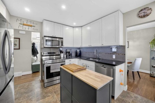 2110 16 Avenue, Didsbury, AB - Indoor Photo Showing Kitchen
