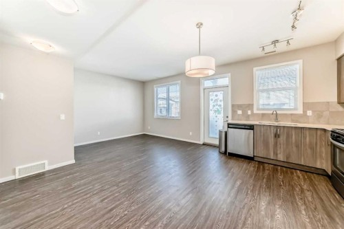 204-135 Redstone Walk Ne, Calgary, AB - Indoor Photo Showing Kitchen