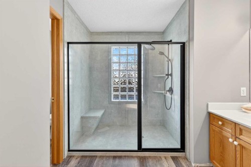 1153 Prestwick Circle Se, Calgary, AB - Indoor Photo Showing Bathroom