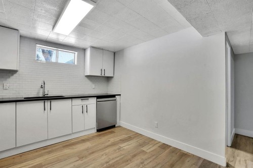363 Templeside Circle Ne, Calgary, AB - Indoor Photo Showing Kitchen