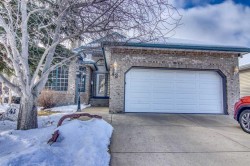 43 Valley Ridge Green NW Calgary, AB T3B 5L4