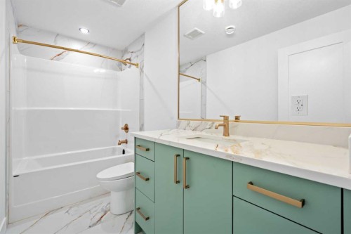 230 Royal Birch View Nw, Calgary, AB - Indoor Photo Showing Bathroom