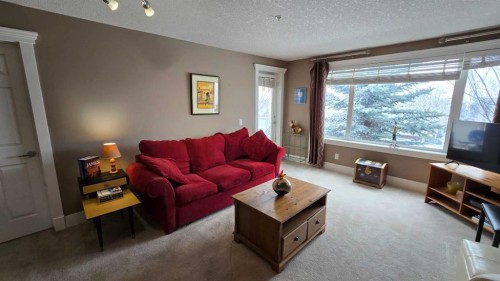 128-500 Rocky Vista Gardens Nw, Calgary, AB - Indoor Photo Showing Living Room