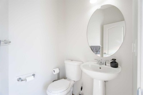 29 Evansridge Circle Nw, Calgary, AB - Indoor Photo Showing Bathroom