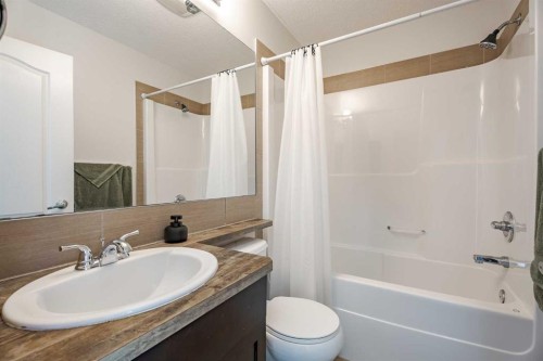 29 Evansridge Circle Nw, Calgary, AB - Indoor Photo Showing Bathroom