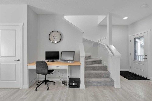 59 Belgian, Cochrane, AB - Indoor Photo Showing Office