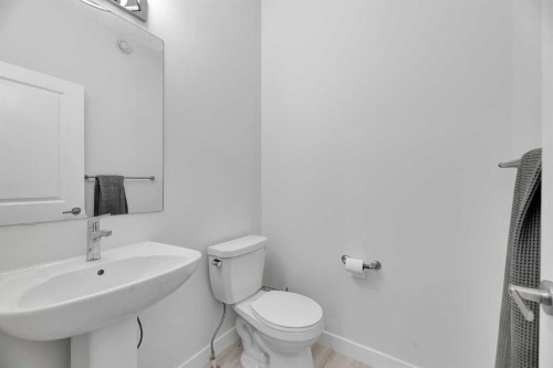 59 Belgian, Cochrane, AB - Indoor Photo Showing Bathroom