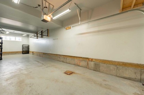 118 Evanscrest Manor Nw, Calgary, AB - Indoor Photo Showing Garage
