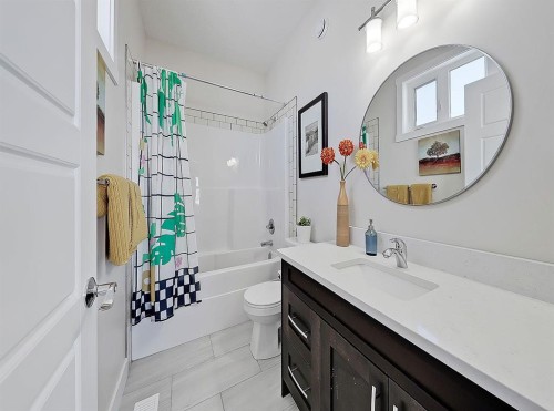 125 Westview Drive, Nanton, AB - Indoor Photo Showing Bathroom