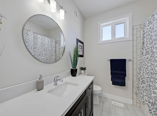 125 Westview Drive, Nanton, AB - Indoor Photo Showing Bathroom