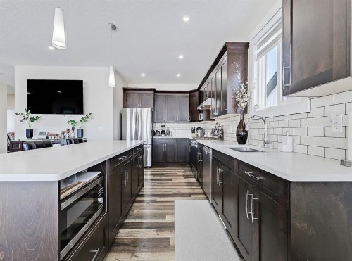 125 Westview Drive, Nanton, AB - Indoor Photo Showing Kitchen With Upgraded Kitchen