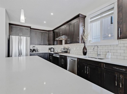 125 Westview Drive, Nanton, AB - Indoor Photo Showing Kitchen With Upgraded Kitchen