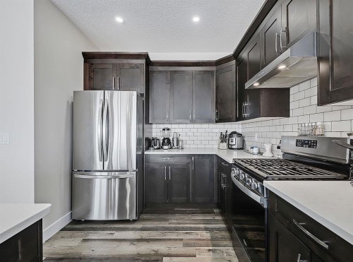 125 Westview Drive, Nanton, AB - Indoor Photo Showing Kitchen With Upgraded Kitchen