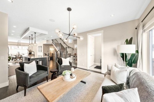 1126 40 Street Sw, Calgary, AB - Indoor Photo Showing Living Room