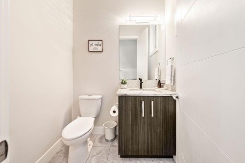 1126 40 Street Sw, Calgary, AB - Indoor Photo Showing Bathroom