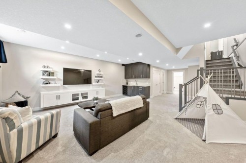 1126 40 Street Sw, Calgary, AB - Indoor Photo Showing Other Room