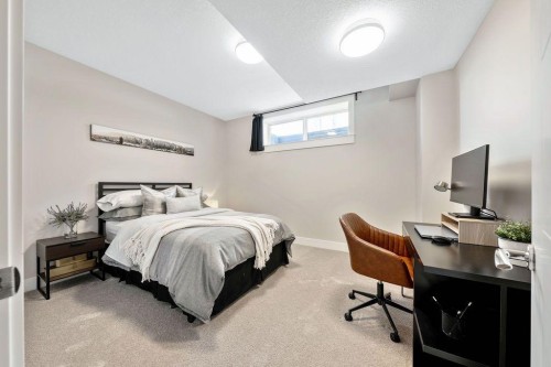 1126 40 Street Sw, Calgary, AB - Indoor Photo Showing Bedroom