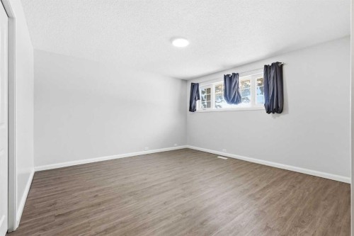 5031 Vienna Drive Nw, Calgary, AB - Indoor Photo Showing Other Room