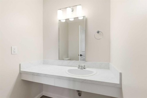5031 Vienna Drive Nw, Calgary, AB - Indoor Photo Showing Bathroom